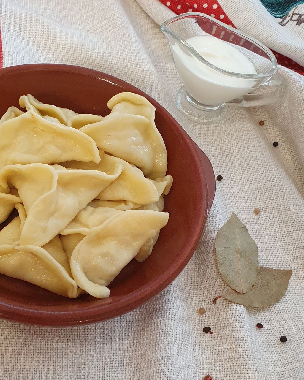 Вареники с квашеной капустой и салом